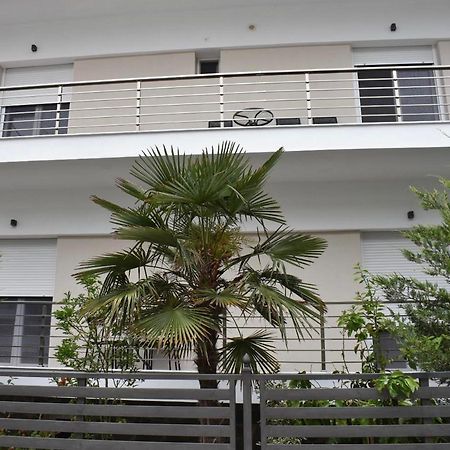 Davidana Deluxe Apartments Nea Kallikrateia Exterior photo